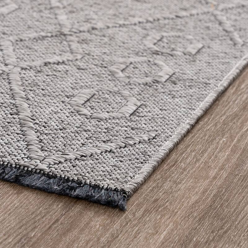 Alameda Solid Color Geometric Machine Washable Indoor Area Rug