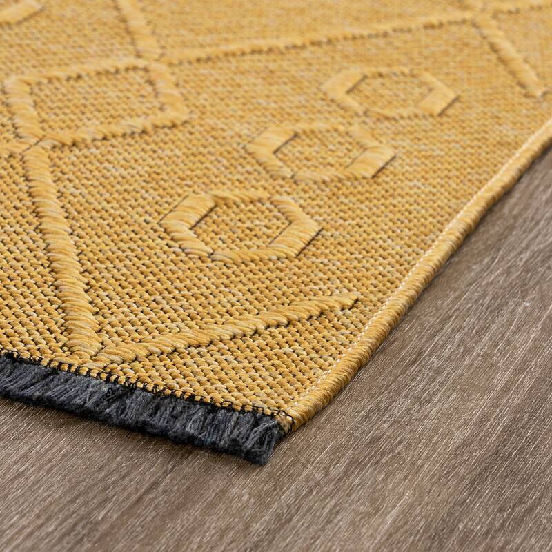 Alameda Solid Color Geometric Machine Washable Indoor Area Rug