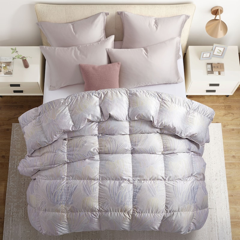 All Season luxurious Silk Covered 93% White Goose Down Comforter