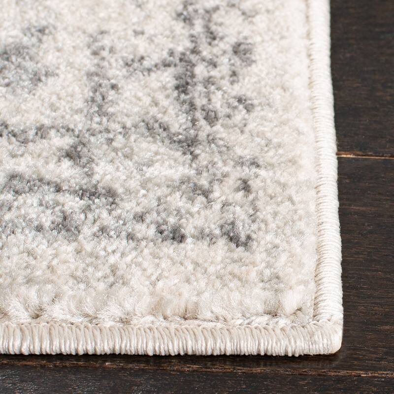 SAFAVIEH Evoke Quinn Vintage Distressed Rug