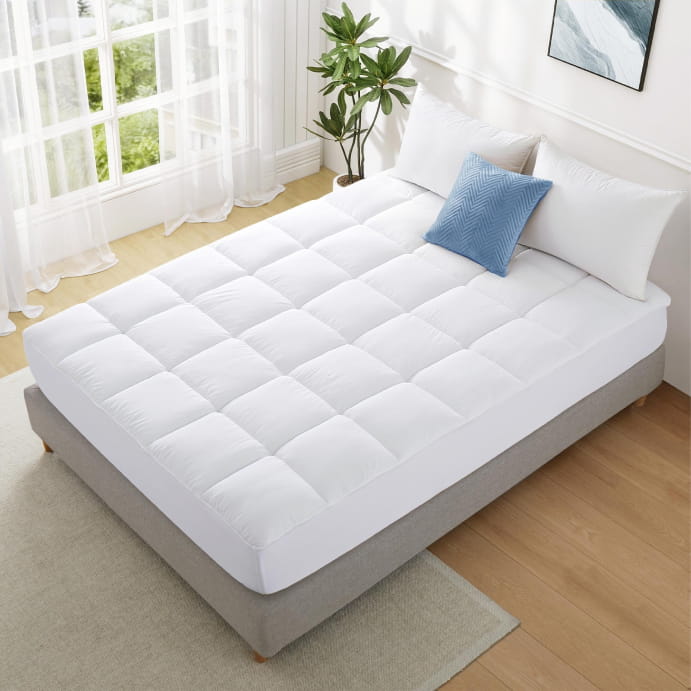 Up To 30% Off Select Bedding by Puredown & Peace Nest*