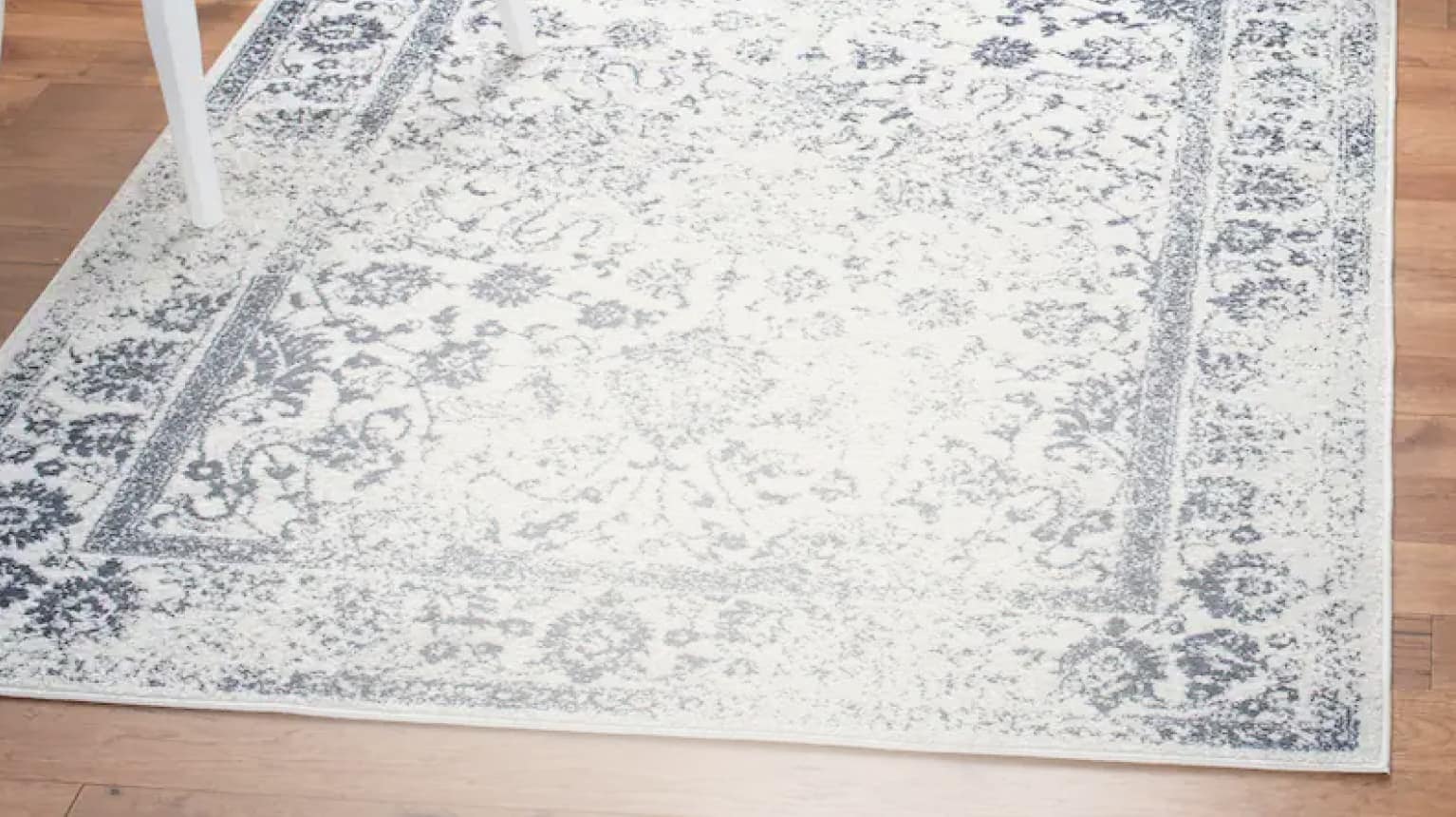 Safavieh New York. Last Chance Deals on rugs & more. Save Now.
