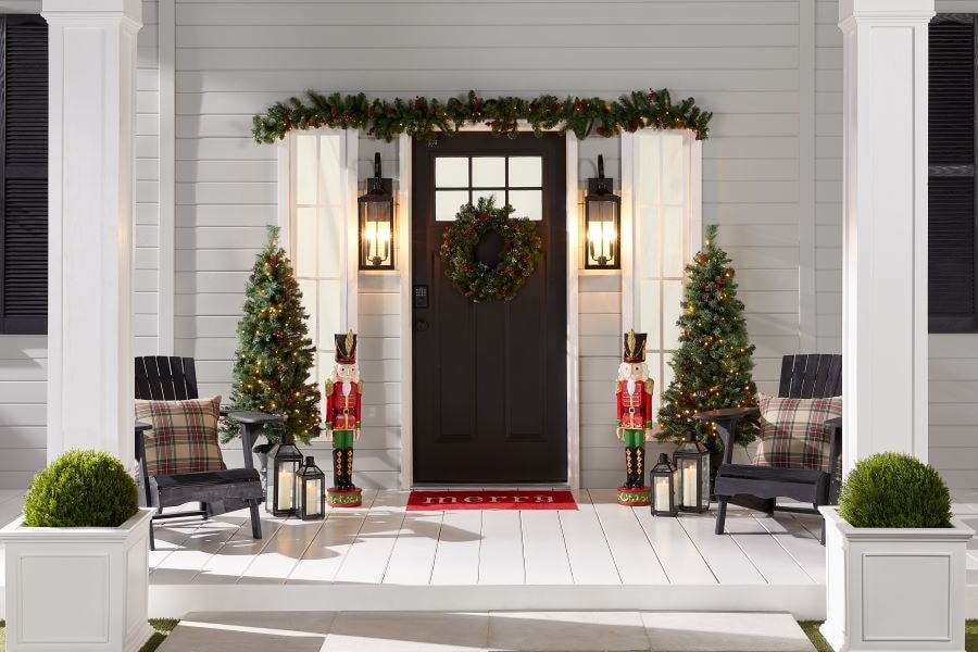 Outdoor Holiday Decor to Wow Your Neighbors!