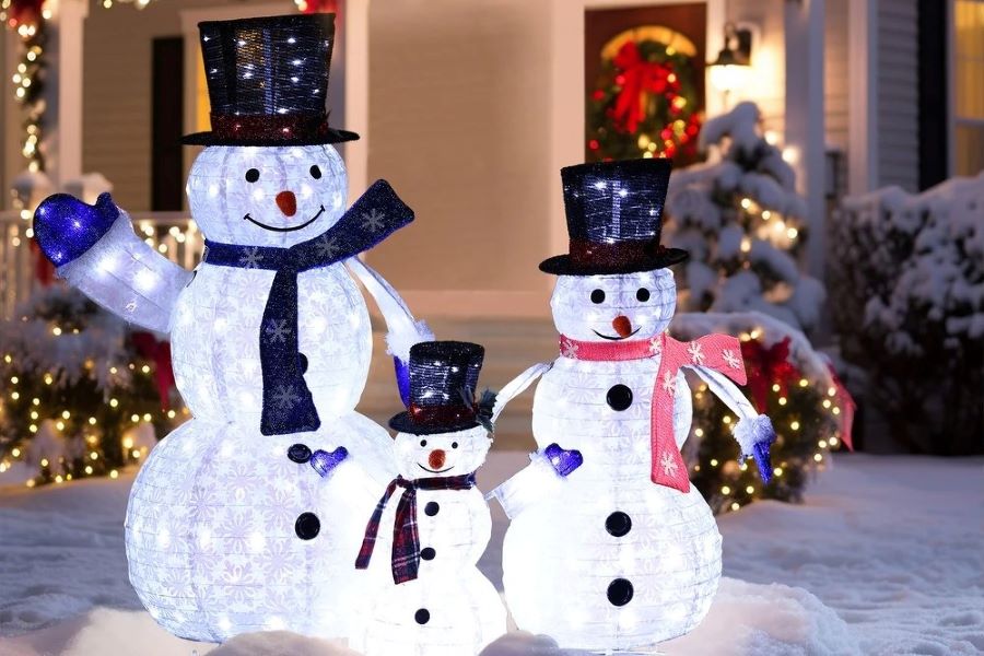 Snowman Family Yard Decor