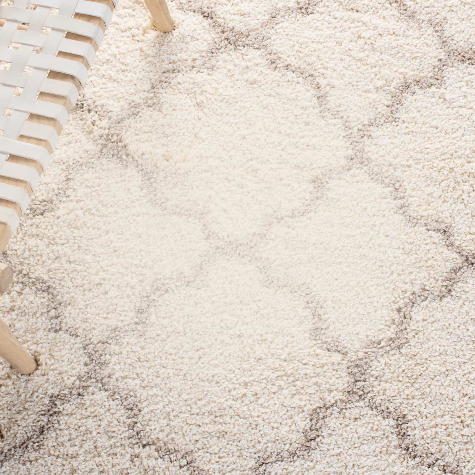 Safavieh New York. incredible savings on rugs & more. Save Now.