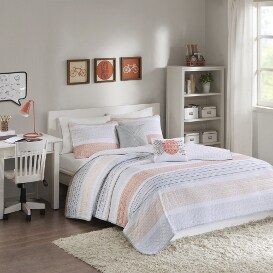Must Have College Dorm Room Essentials Dorm Decorating Ideas