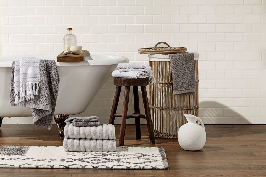 Bathtub with towels and bathmats