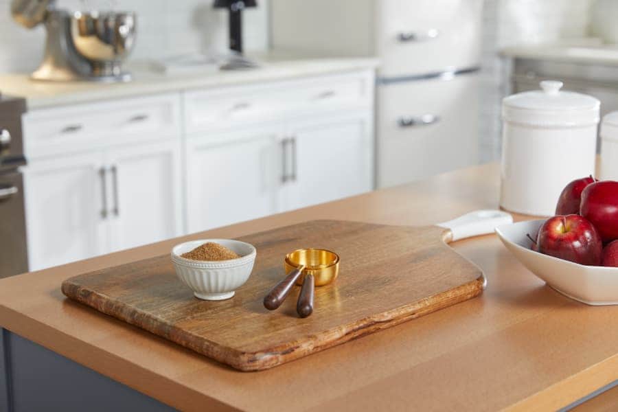 Decorative kitchen accessories including measuring cups