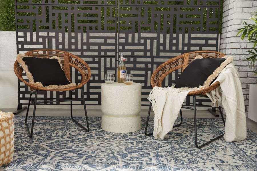 Outdoor Furniture with Blankets