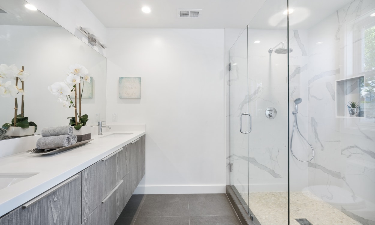 How to Clean Bathroom Shower Doors